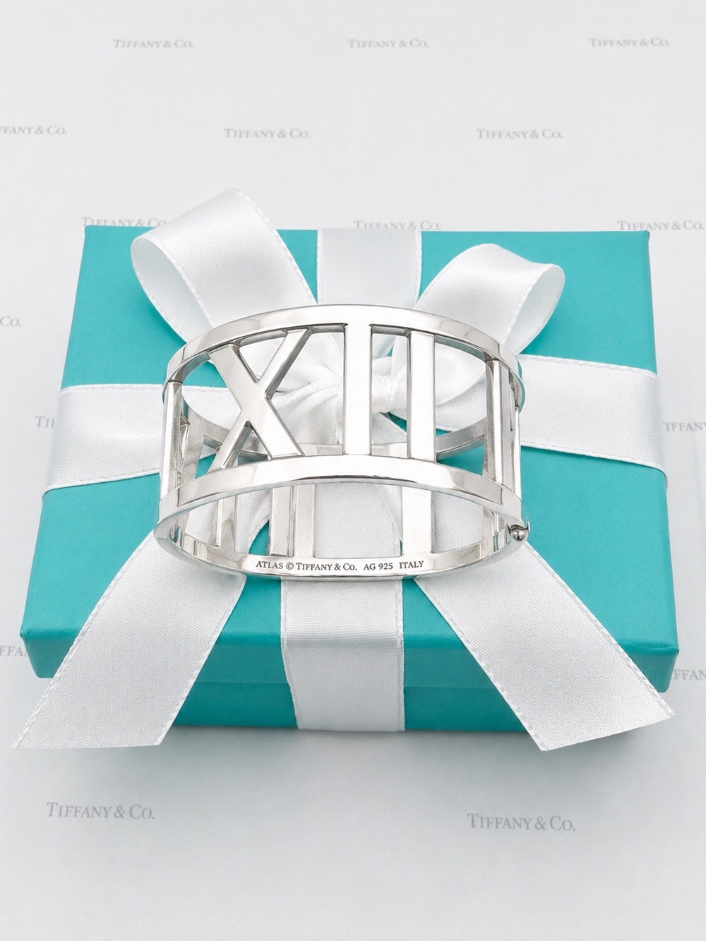 Tiffany & Co. Atlas Wide Roman Numeral Bangle Bracelet Sterling Silver Gift Box